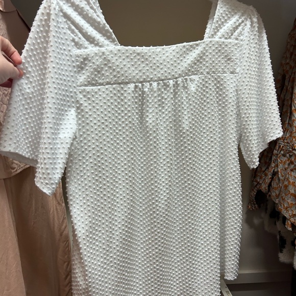 Casual white Swiss dot shirt with cap sleeves - Picture 2 of 4